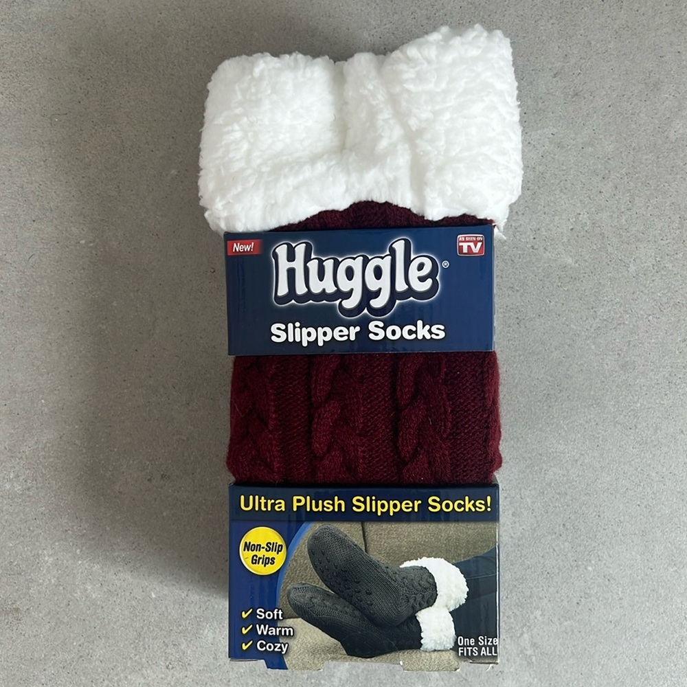 LAST CHANCE! Huggle Slipper Socks Grippy NWT